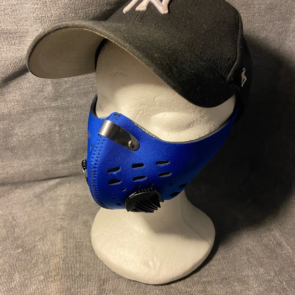 Blue neoprene facemask w/ 1 way Air valves &filter - Picture 2 of 4